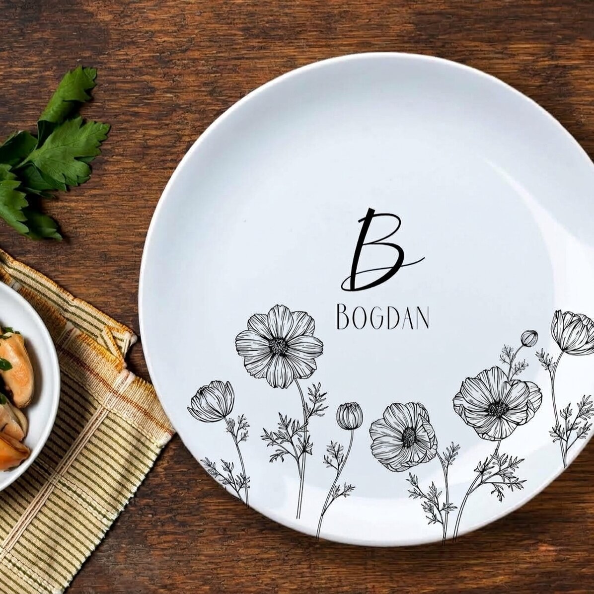 Personalizovaný talíř s iniciálou a textem – Flowers