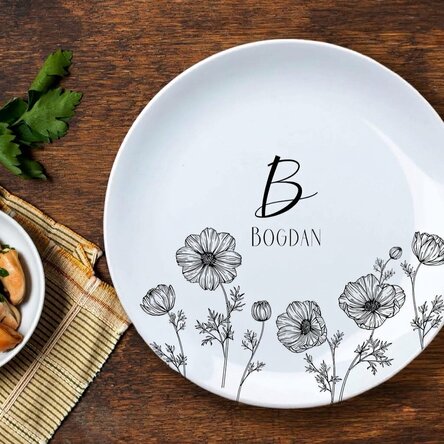 Personalizovaný talíř s iniciálou a textem – Flowers
