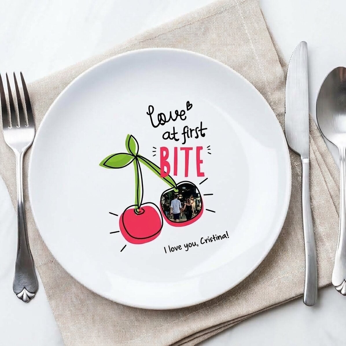 Personalizovaný talíř s fotografií a textem – Love at first bite