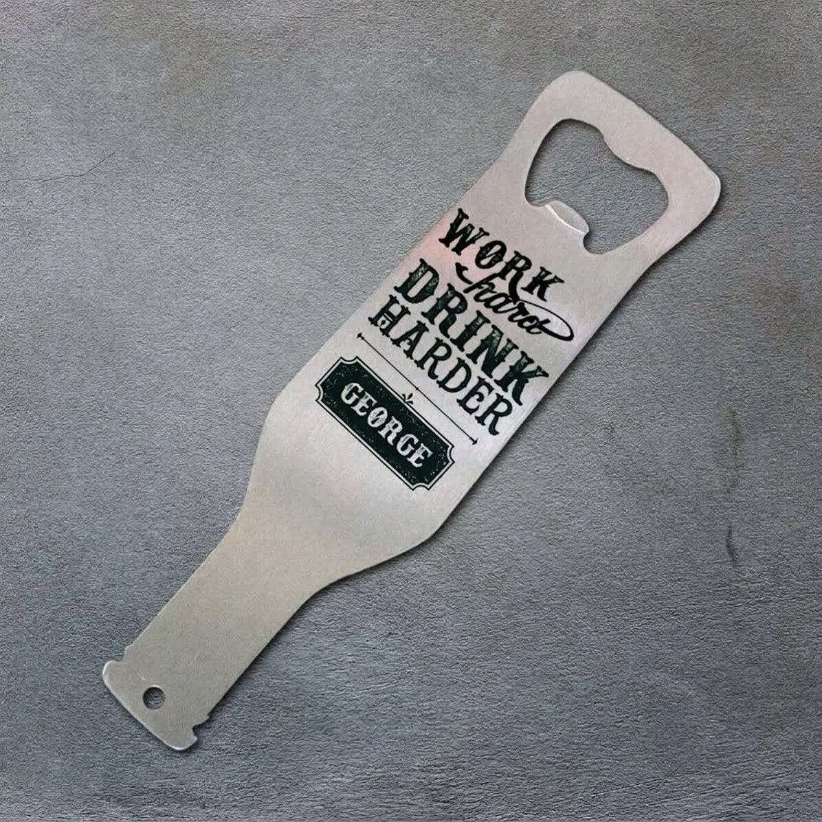 Personalizovaný otvírák na pivo – Work Hard, Drink Harder