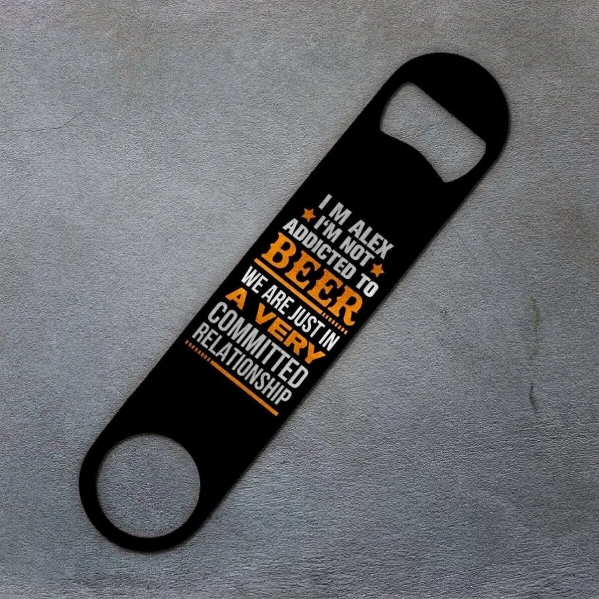 Personalizovaný otvírák na pivo s nápisem – Committed relationship