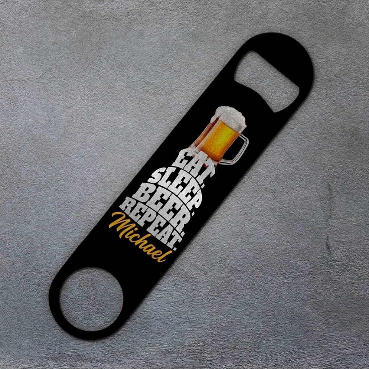Personalizovaný otvírák na pivo s nápisem – Eat. Sleep. Beer. Repeat
